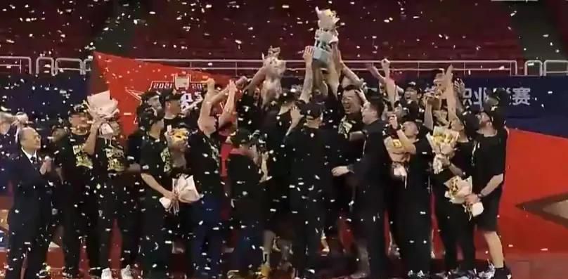 富二代无套玩178cm嫩模